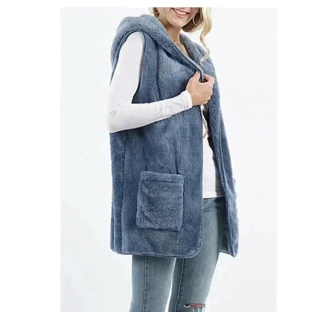 🆕Zenana Blue Fuzzy Pocket Hooded Vest M🆕